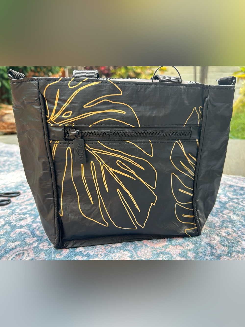 Aloha Collection Lanai Crossbody in gold/black NWT